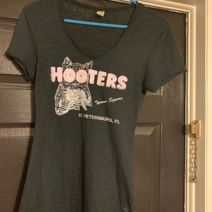 Woman’s Hooter’s tee shirt